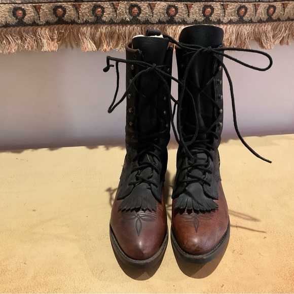 Beautiful Vintage Lace Up Kiltie Western Boots Size 7 - Picture 2 of 12